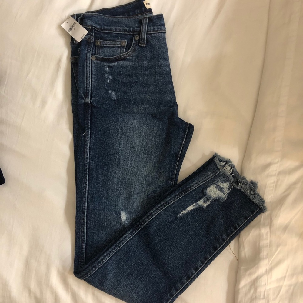 NWT Gap high rise, slim straight destroyed denim
